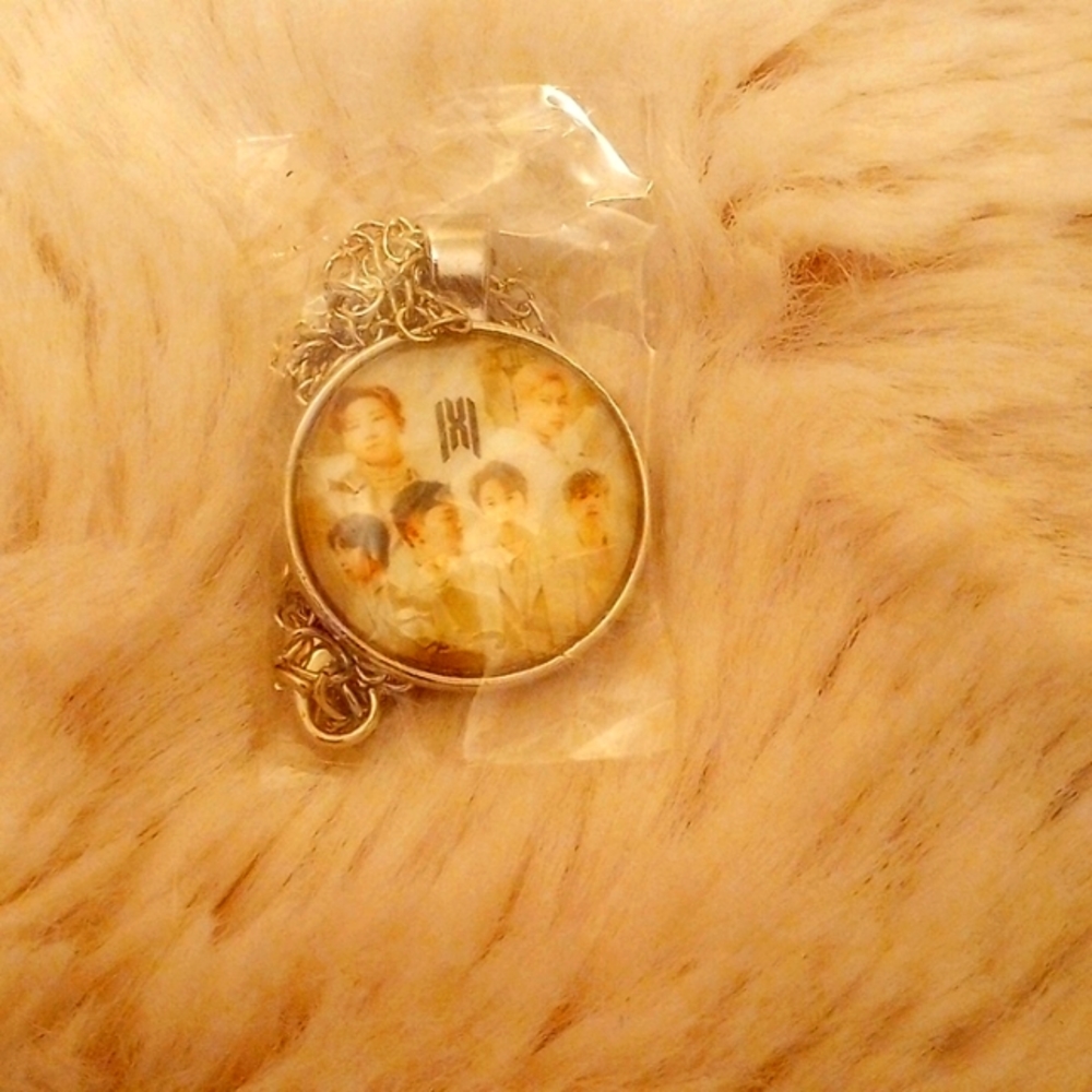 MonstaX necklace